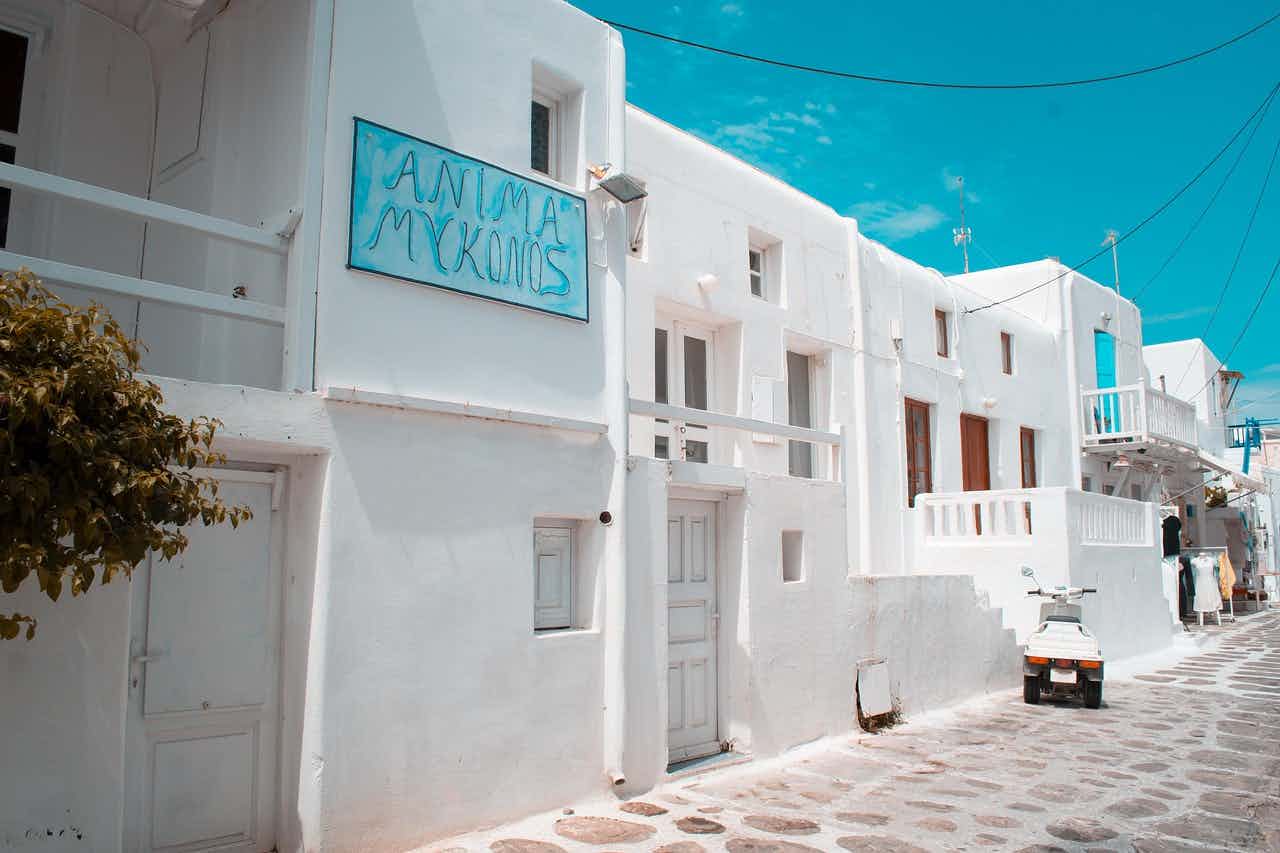 חופשה חלומית במיקונוס: האי היווני שלא תרצו לעזוב